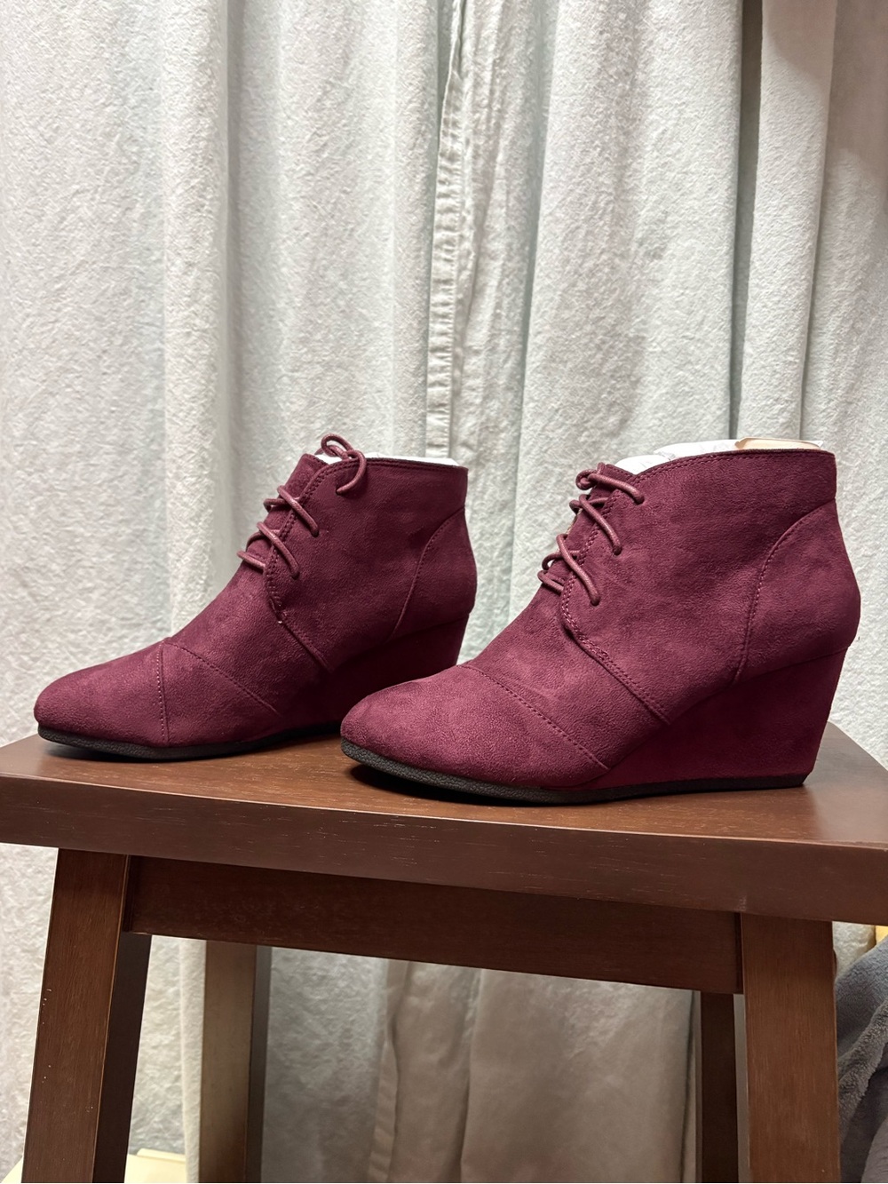 Women's Lace-Up Wedge Ankle Boots - Wine